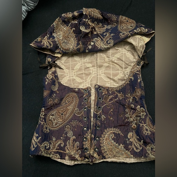 Damsel in a Dress Vixen hooded Corset. Size 38-39 inches in iridescent paisley. - Picture 3 of 6